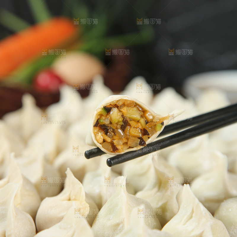 深底上的饺子
