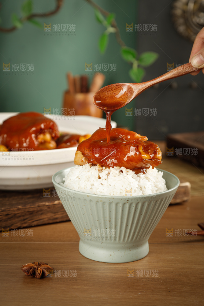 深底上的猪蹄