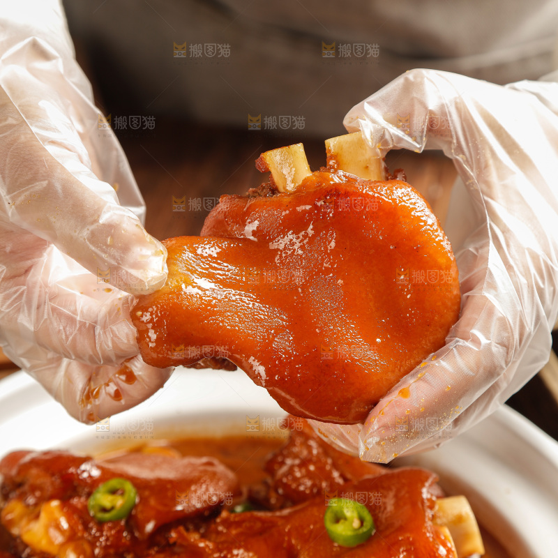 深底上的猪蹄