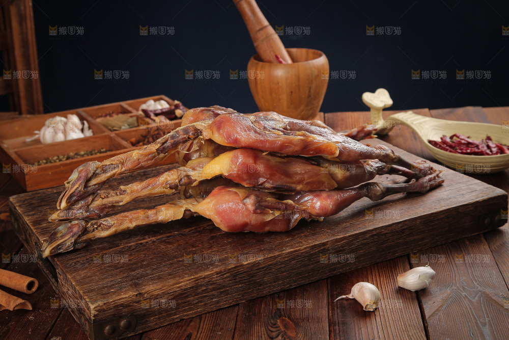 深底上的腊鸡