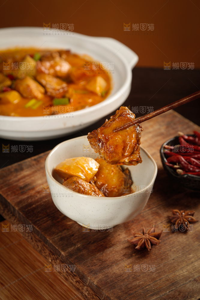 深底上的炖鹅肉