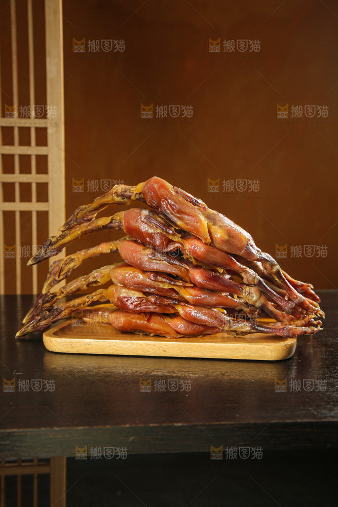 深底上的腊鸡