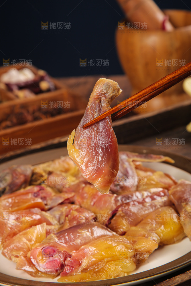 深底上的腊鸡