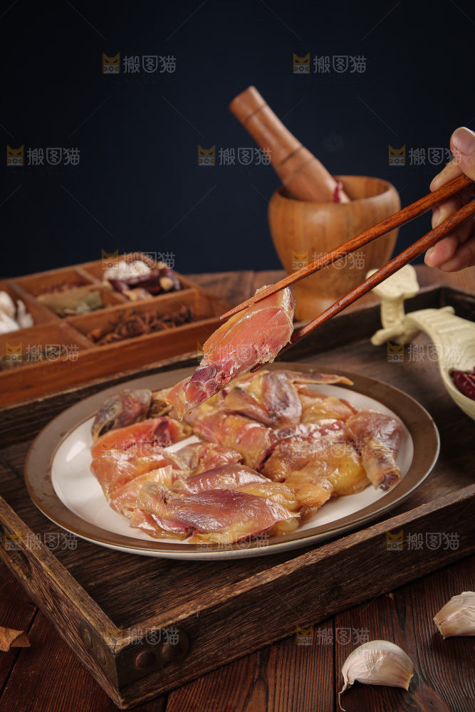 深底上的腊鸡
