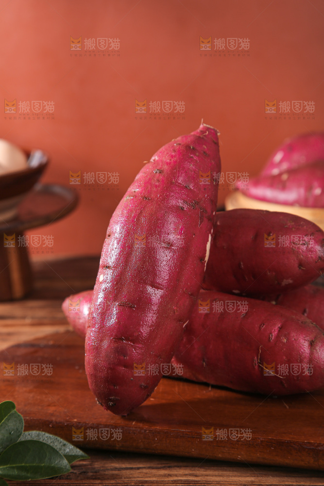 深底上的红瑶蜜薯