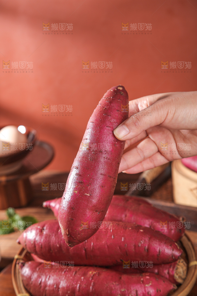 深底上的红瑶蜜薯