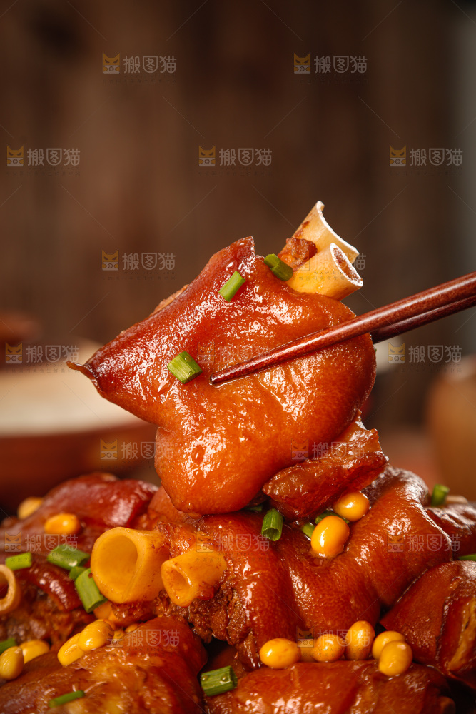 深底上的黄豆炖猪蹄