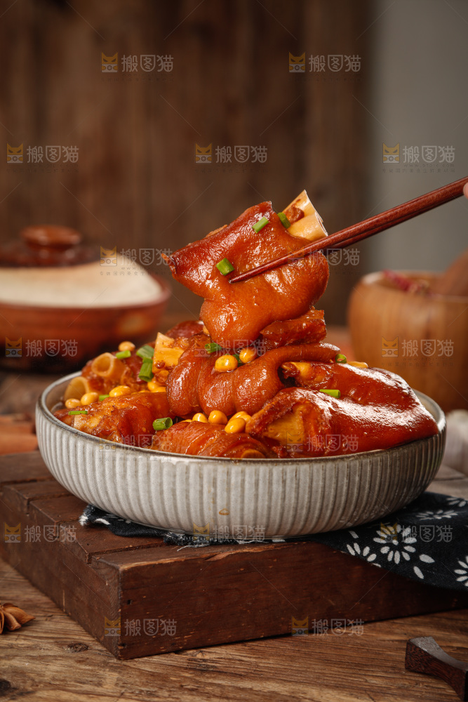 深底上的黄豆炖猪蹄