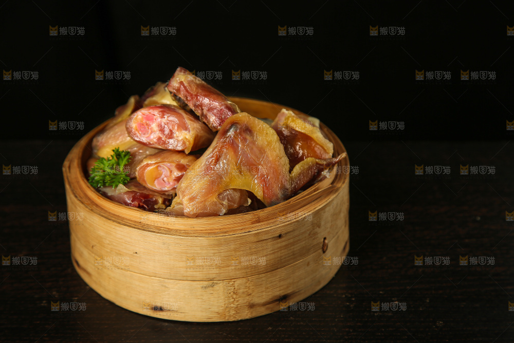 深底上的腊鸡