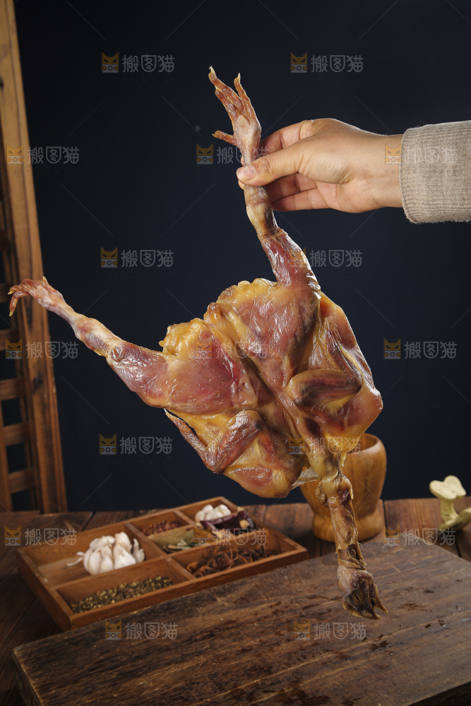 深底上的腊鸡