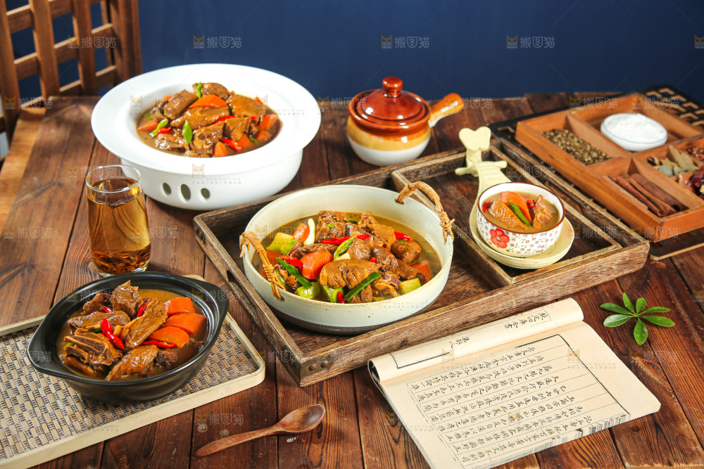 深底上的铁锅炖大鹅