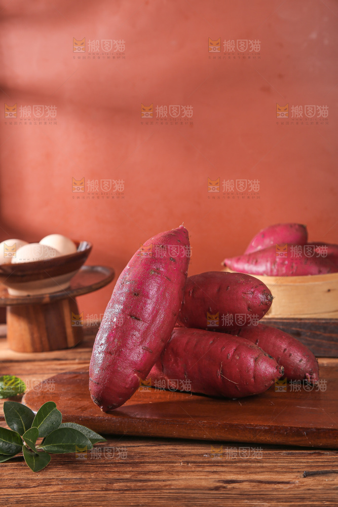 深底上的红瑶蜜薯