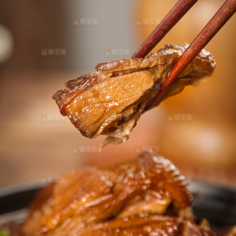 深底上的炖鹅肉