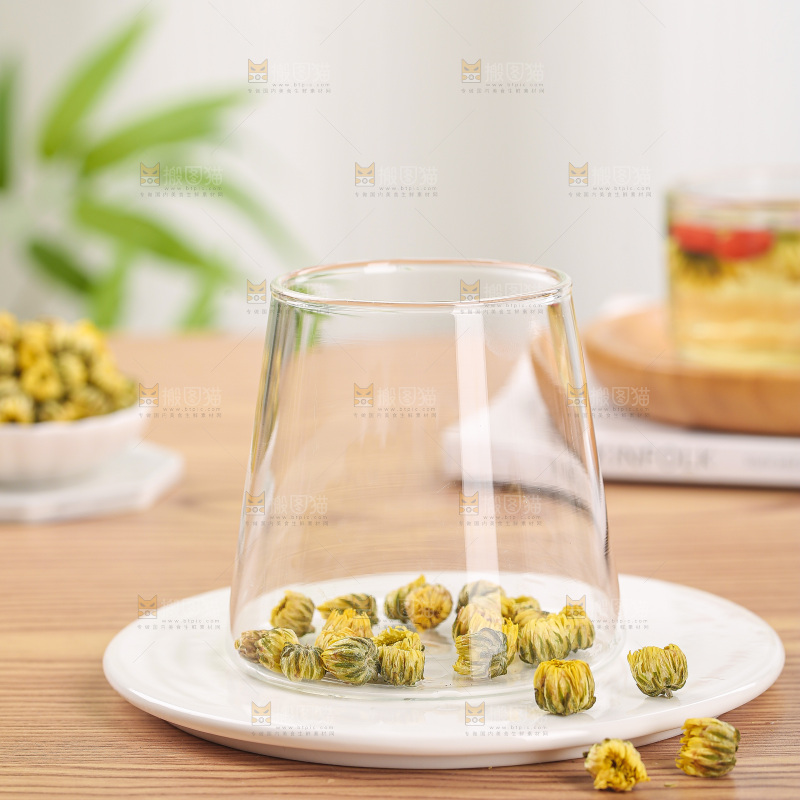 浅底上的胎菊
