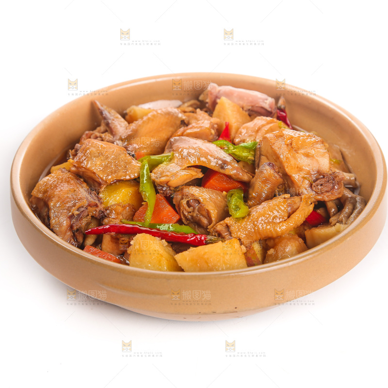 白底上的腊鸡炖土豆