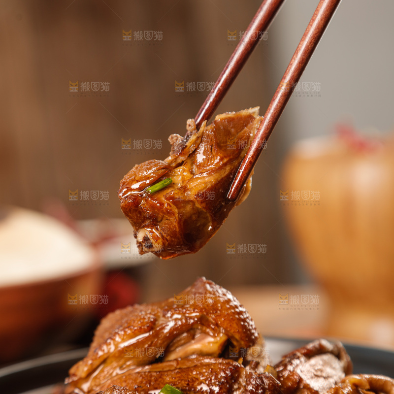 深底上的炖鹅肉