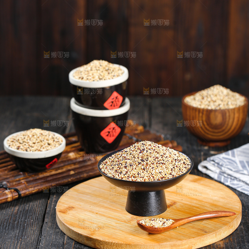 深底上的三色藜麦