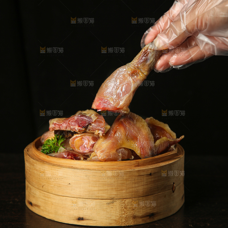 深底上的腊鸡