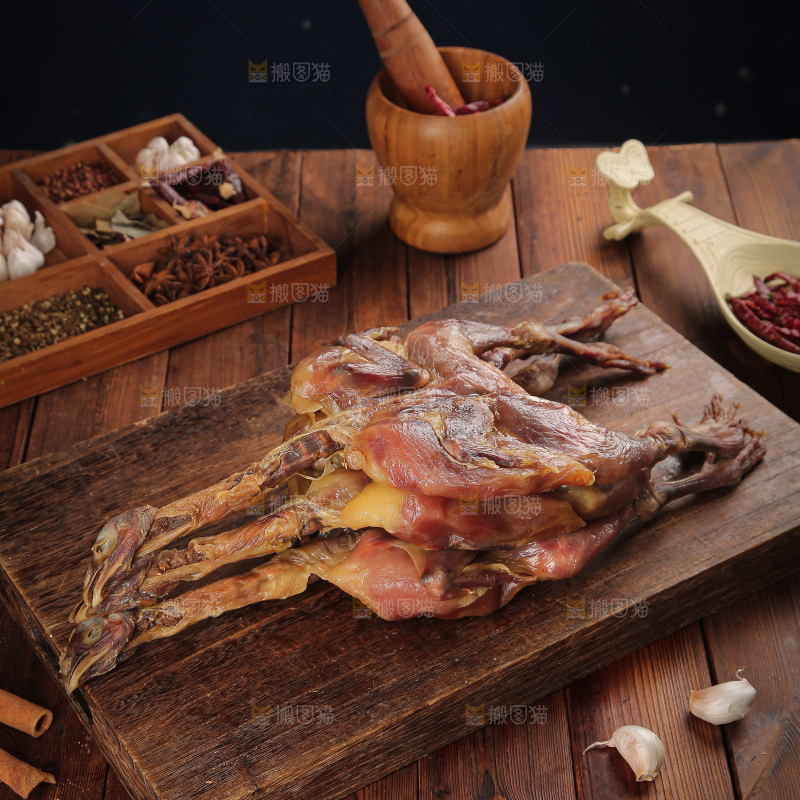 深底上的腊鸡