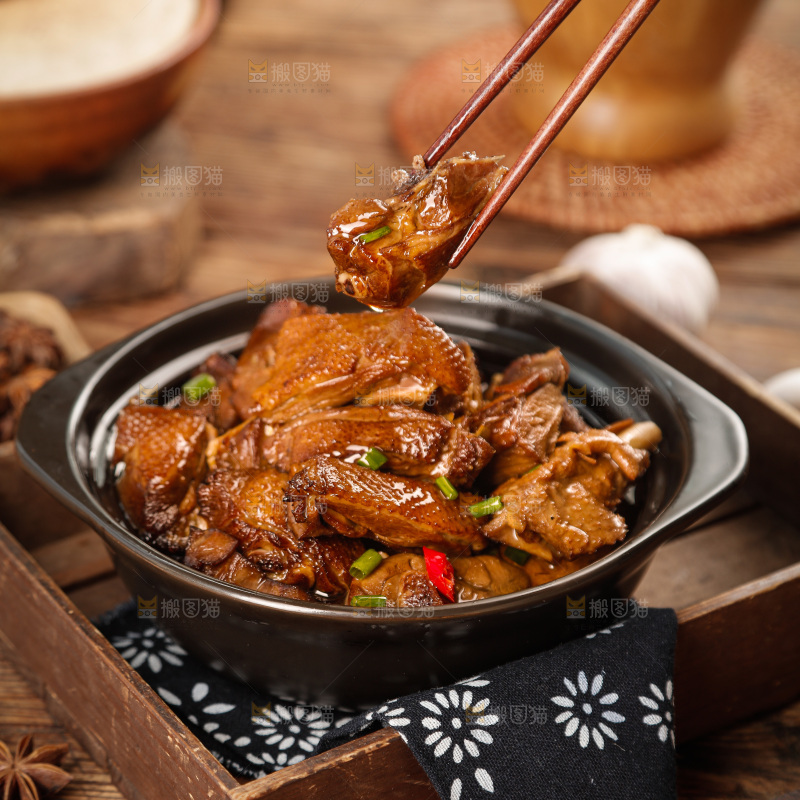 深底上的炖鹅肉