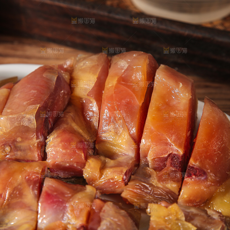 深底上的腊鸡