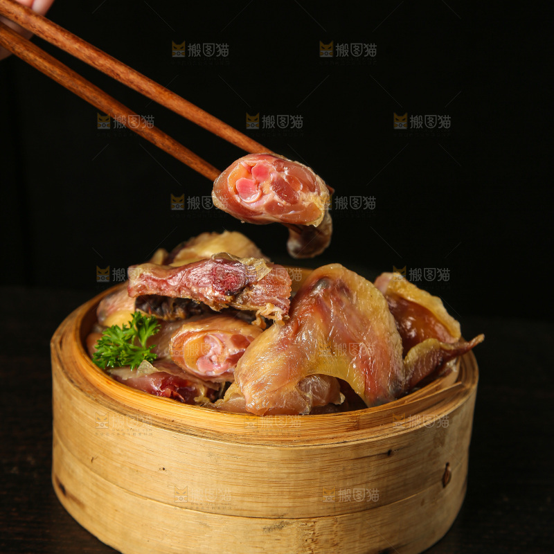 深底上的腊鸡