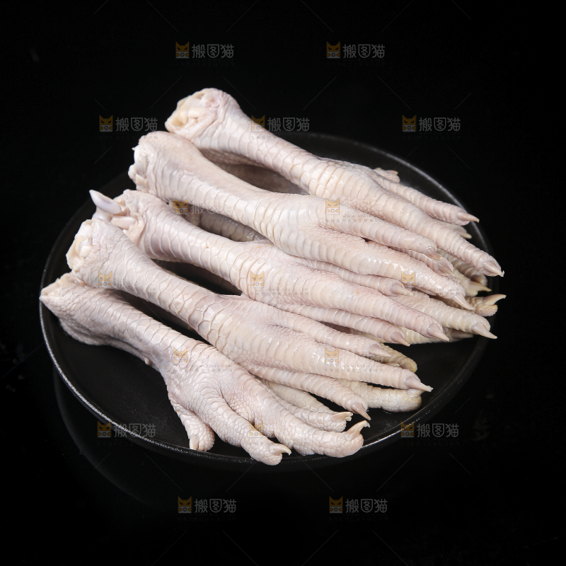 黑底上的鸡爪