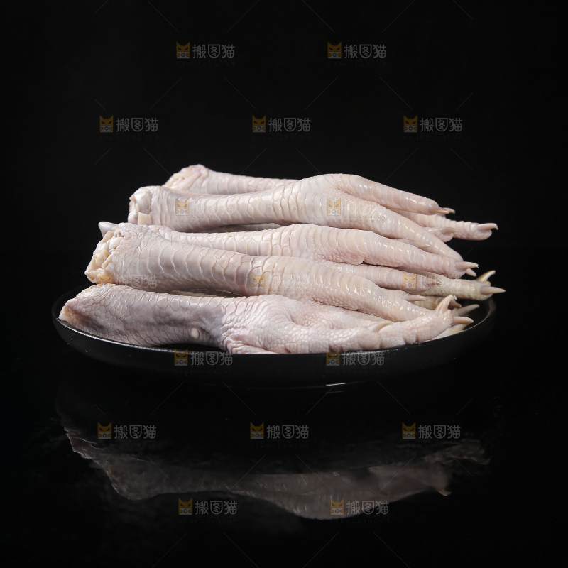黑底上的鸡爪