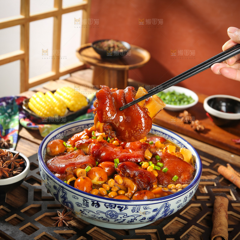 深底上的黄豆玉米猪蹄
