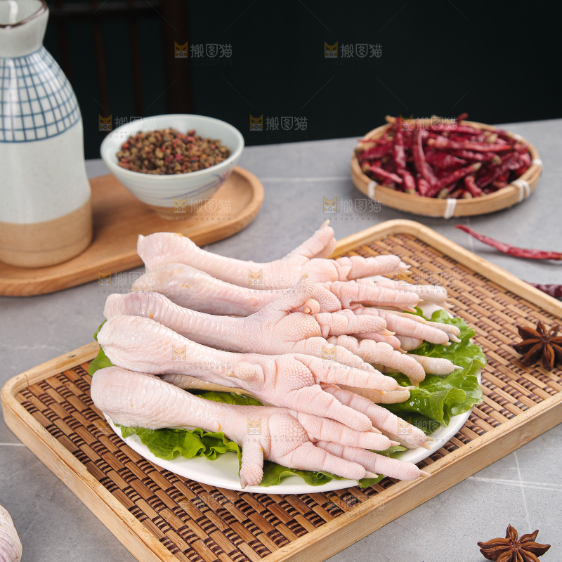 浅底上的生鸡爪