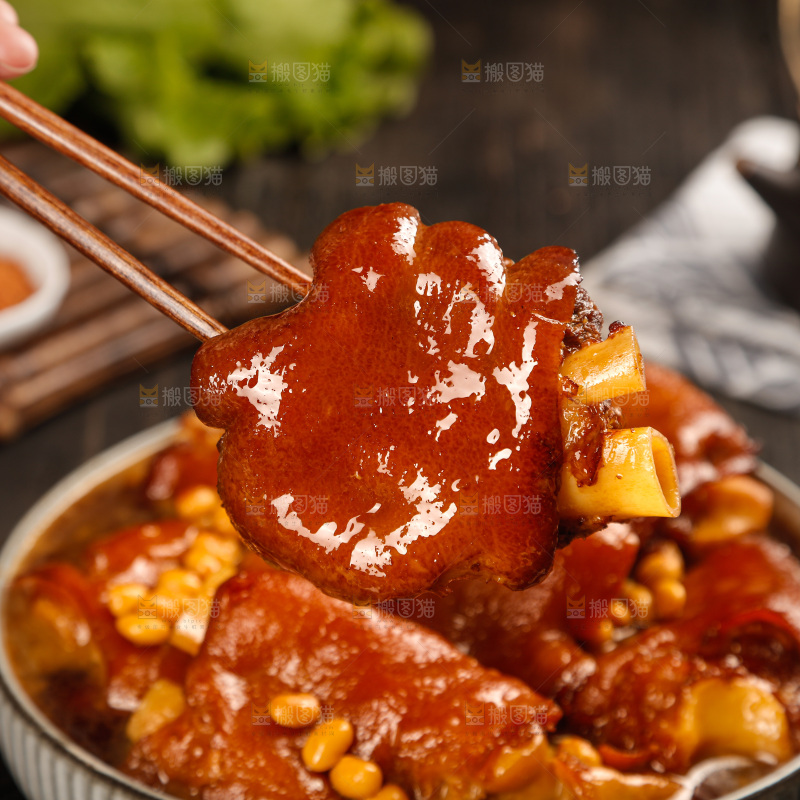 深底上的黄豆炖猪蹄