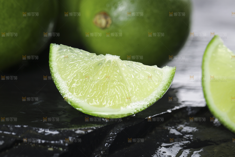 深底上的香水柠檬