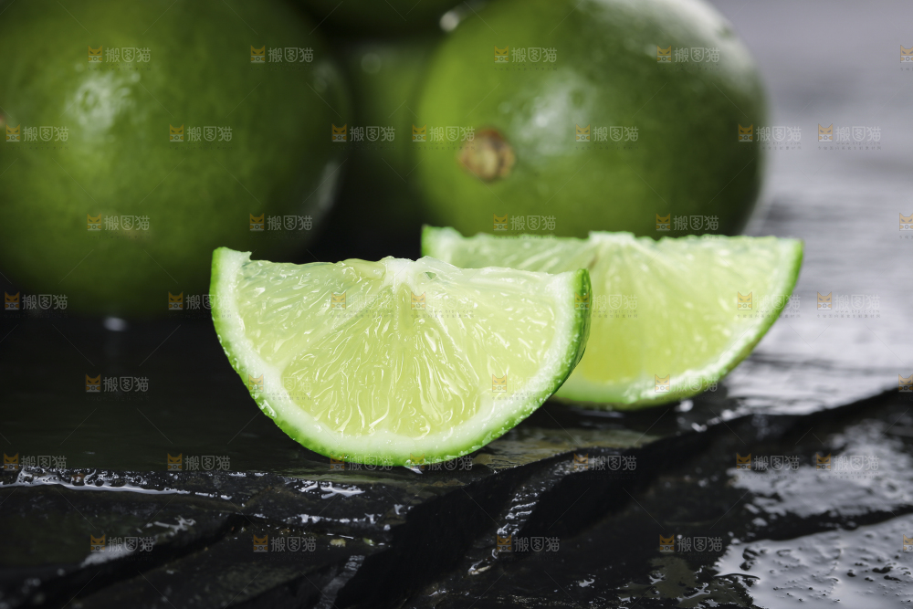 深底上的香水柠檬