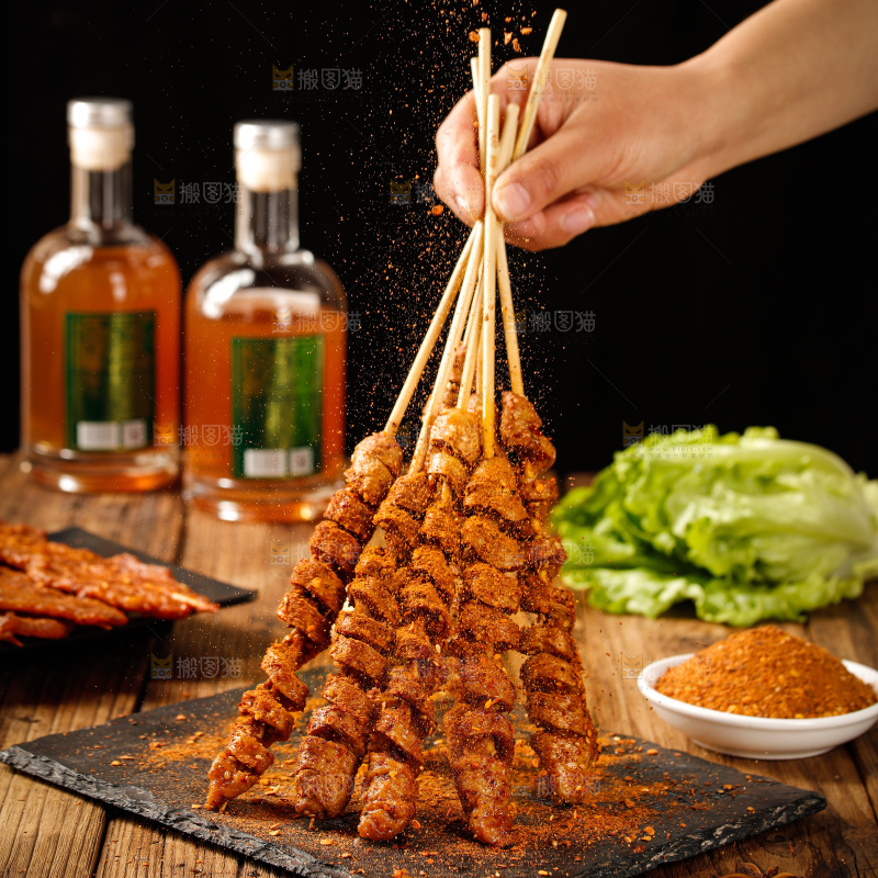深底上的蘸料