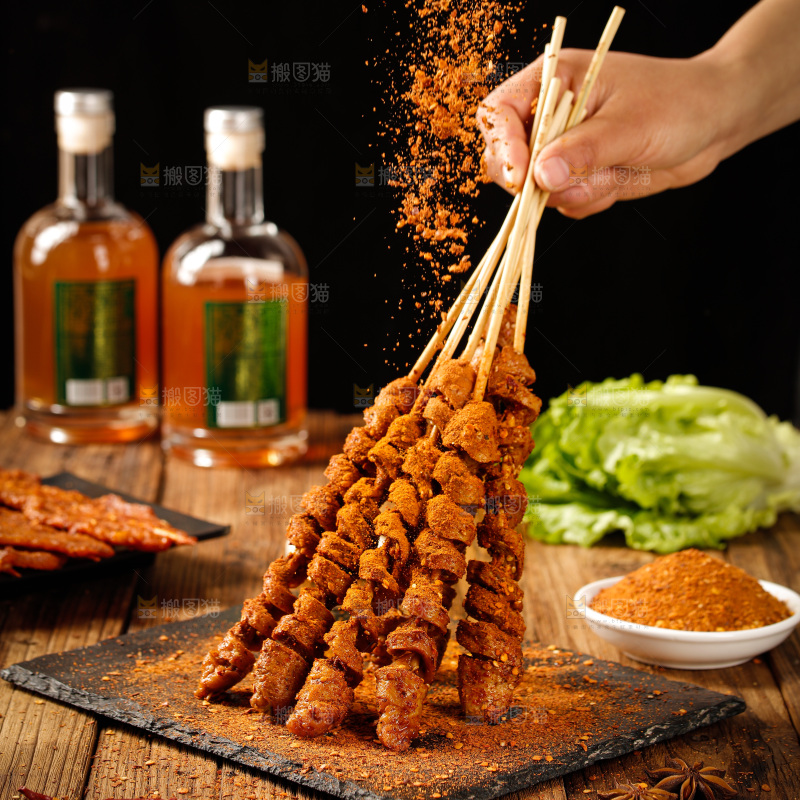 深底上的蘸料