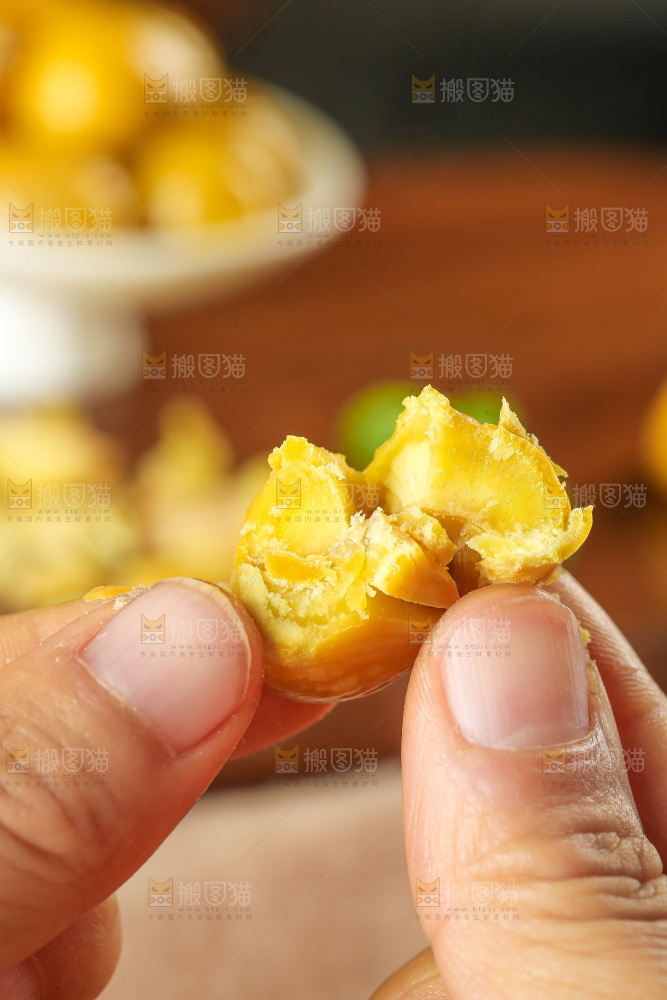 深底上的板栗仁
