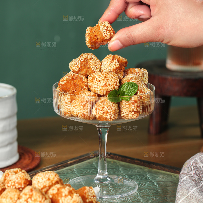 深底上的开口笑