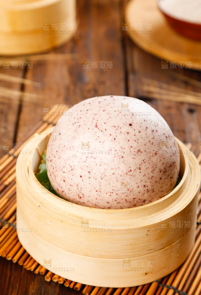 浅底上的全麦馒头