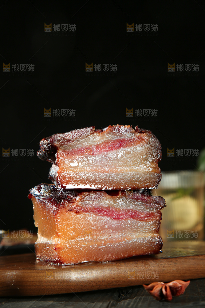 深底上的腊肉
