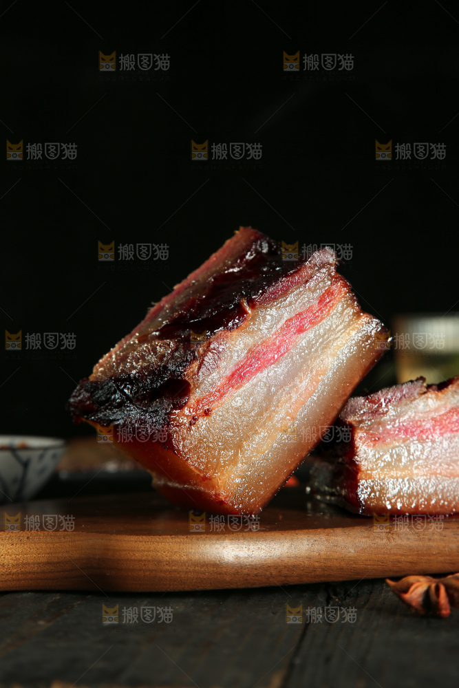 深底上的腊肉