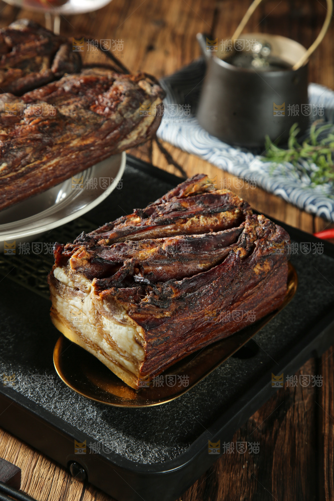 深底上的腊肉