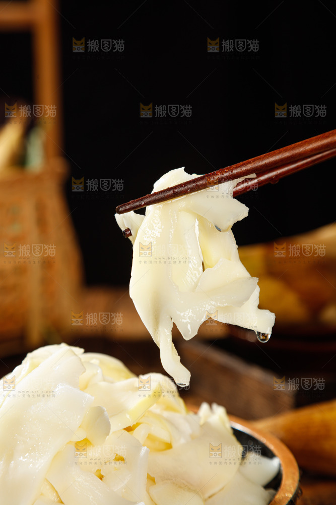 木板上的冬笋
