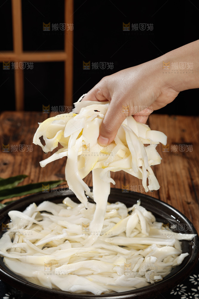 木板上的冬笋