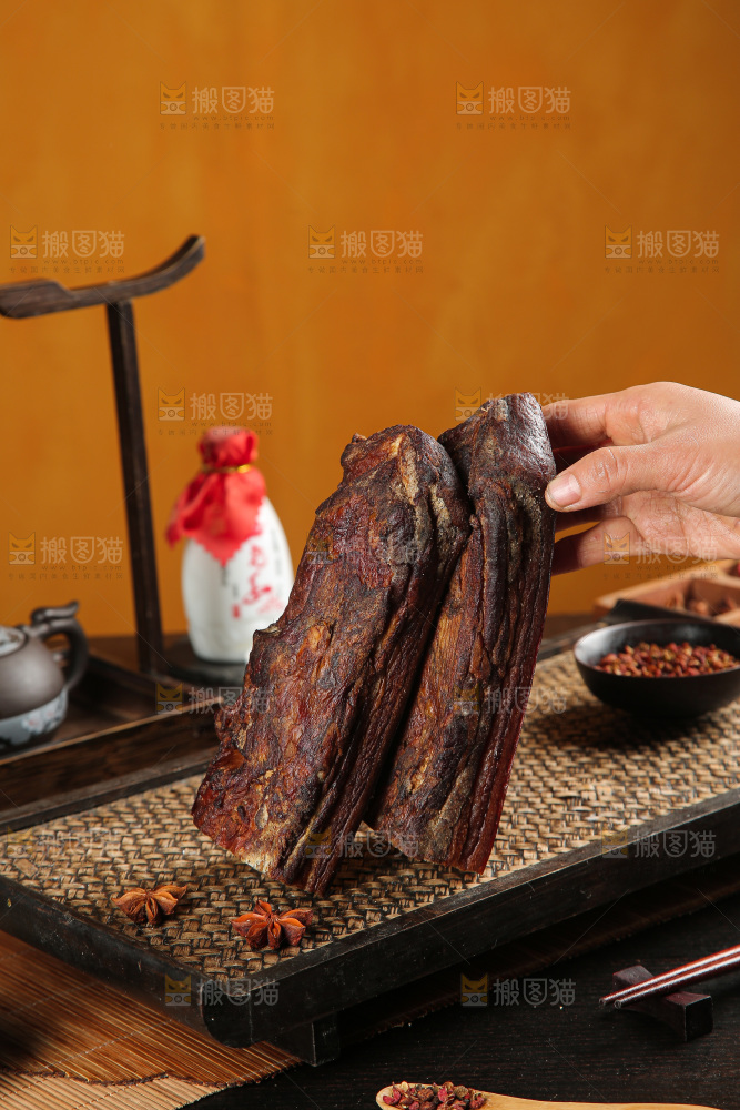 深底上的腊肉