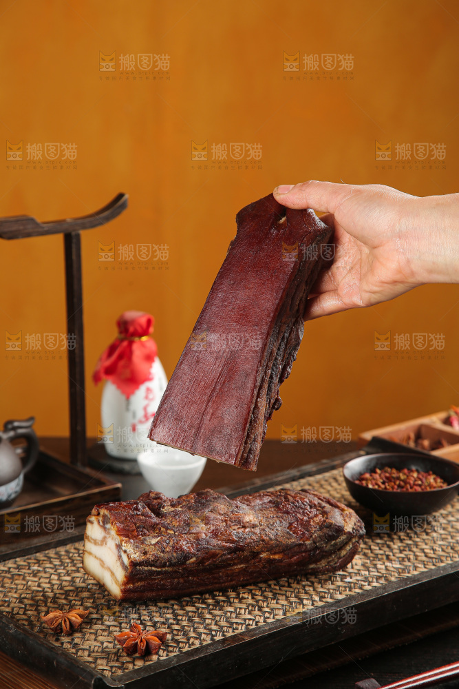 深底上的腊肉