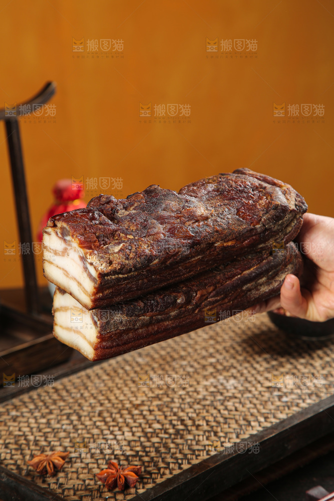 深底上的腊肉