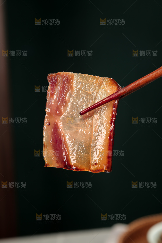 深底上的腊肉