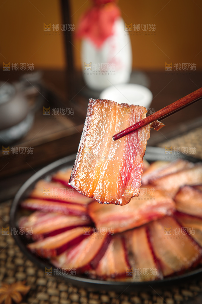 深底上的腊肉