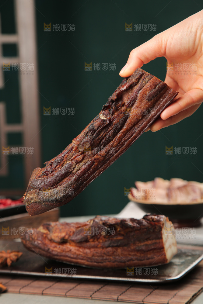 深底上的腊肉