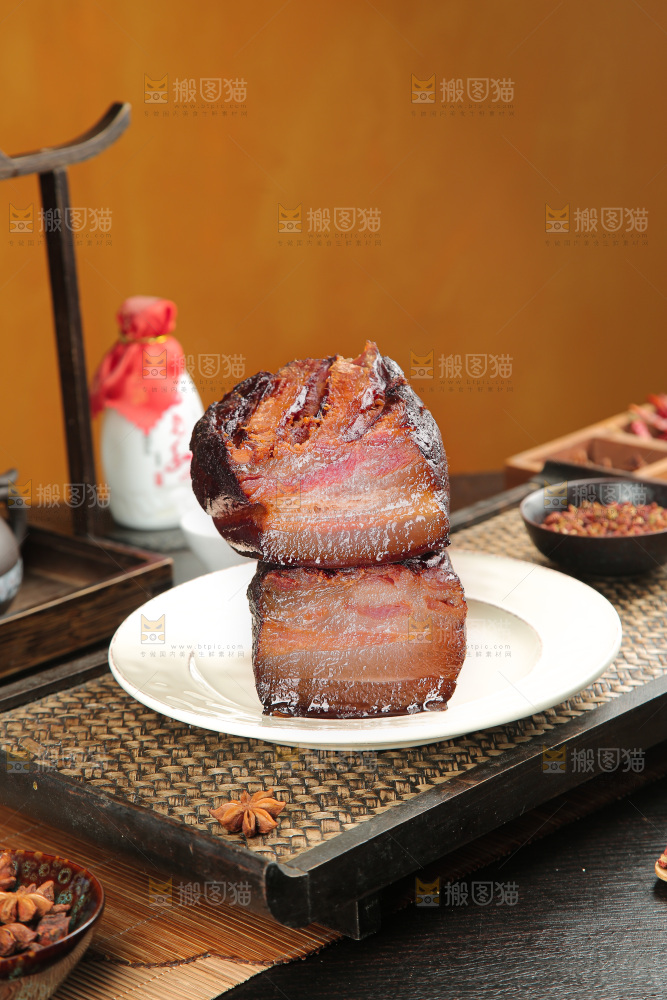 深底上的腊肉